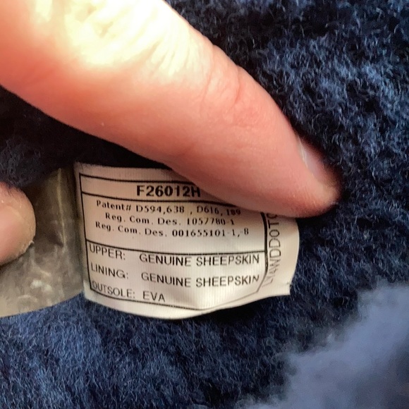 UGG Bailey Suede Button Triplet Big Kid size 4 - Picture 13 of 16